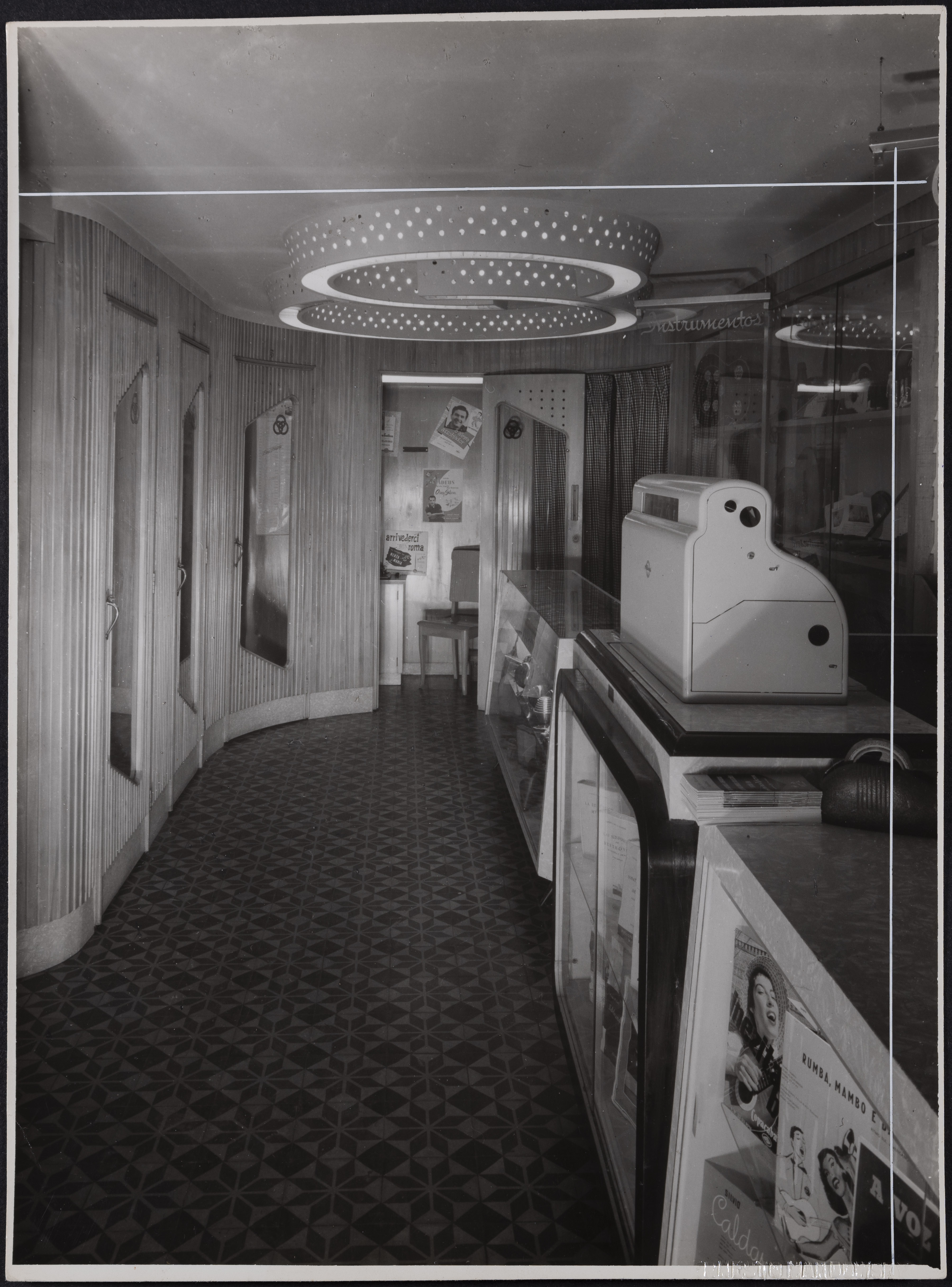 L’interno del negozio di Rua Bocaiúva 106 nel 1956